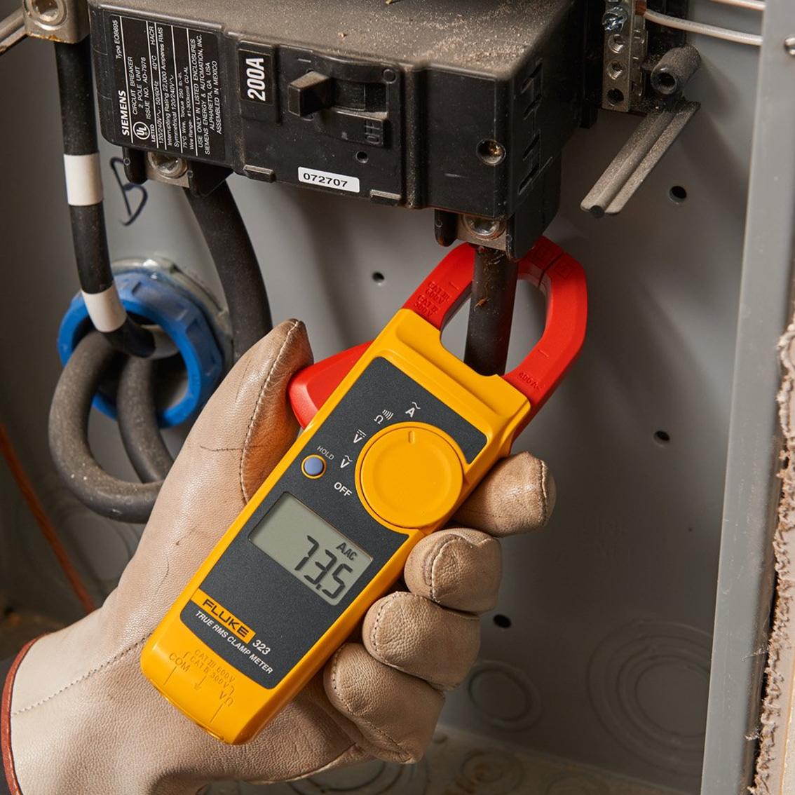FLUKE 323  클램프미터 400A AC 전류, 600V AC 및 DC 전압